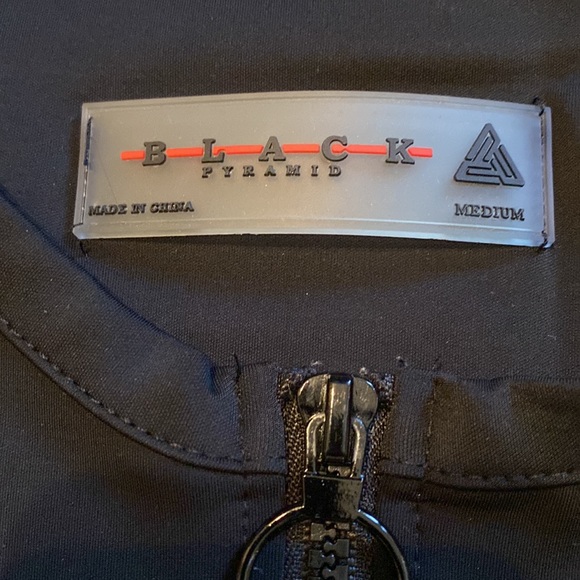 Black Pyramid Streetwear Top - Picture 3 of 13